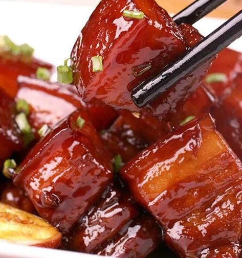 Hong Shao Rou, Healthy Pork Belly Recipes, Braised Pork Belly Recipes, Korean Food Pork Belly, Red Braised Pork Belly, Bossam Korean Pork Belly, Chinese Stewed Pork Belly, Vietnamese Braised Pork Belly, Chinese Red Braised Pork Belly