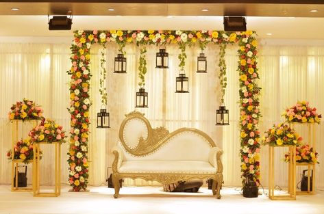 Simple Stage Decoration For Reception, Engement Stage Decorations, Engagement Stage Decoration Backdrops Simple, Engagement Decoration Simple, Engement Decoration, Simple Stage Decorations Wedding Backdrop Ideas, Simple Stage Decorations For Engagement, Simple Engagement Decorations, Engagement Stage