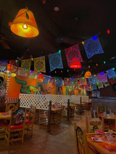 Mexican Decor Restaurant, Mexican Cafe Design, Mexican Restaurant Decor Interior Design, Mexican Restaurant Decor Ideas, Mexican Food Restaurant Design, Mexican Cafe Interior, Mexican Restaurant Ideas, Restaurant Interior Design Mexican, Modern Mexican Restaurant Decor