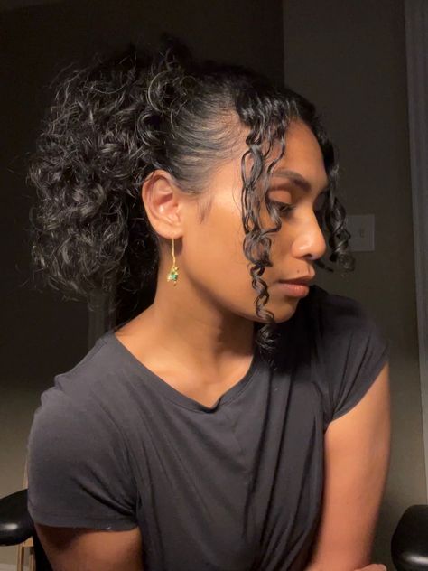 Curly High Ponytail With Bangs, Curly Pony Tailed Hairstyle, Ponitalli Hairstyle Curly Hair, Curly Hair Ponytail With Bangs, Tyla Hairstyles Curly, Curly Hair High Pony, Curly Ponytail With Bangs Black Women, Curly High Ponytail Hairstyles, Low Pony Hairstyles Curly Hair