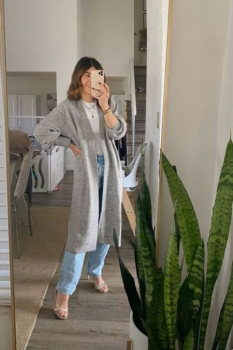 Long Gray Sweater Outfit Cardigans, Long Grey Cardigan Outfit Work, Gray Long Cardigan Outfit, Light Gray Outfit, Gray Duster Cardigan Outfit, Light Gray Cardigan Outfit, Light Gray Long Cardigan Outfit, Gray Cardigan Outfit, Chic Gray Knit Cardigan