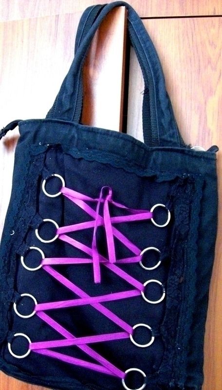 Gothic Bag Gothic Bag Diy, Goth Upcycled Clothes, Gothic Sewing, Goth Diys, Goth Sewing Projects, Goth Sewing Patterns, Gothic Diy, Goth Diy, Goth Diy Clothes