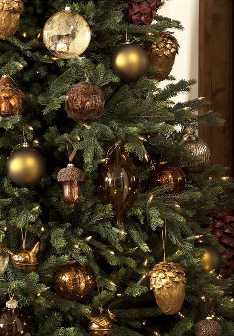 Woodland Christmas Decor, Woodland Christmas Tree, Christmas Tree Inspo, Glam Christmas Decor, Copper Christmas, Glam Christmas, Gold Christmas Decorations, Christmas Tree Inspiration, Woodland Christmas