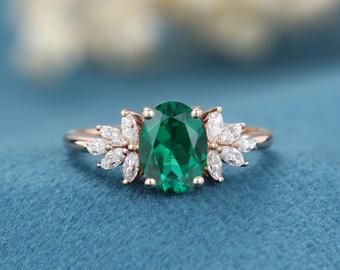 Vintage Emerald Engagement Ring, Rose Gold Engagement Ring Vintage, Emerald And Diamond Ring, Vintage Rose Gold, Moissanite Engagement Ring Oval, Yellow Engagement Rings, Zierlicher Ring, Engagement Rings Marquise, Emerald Engagement