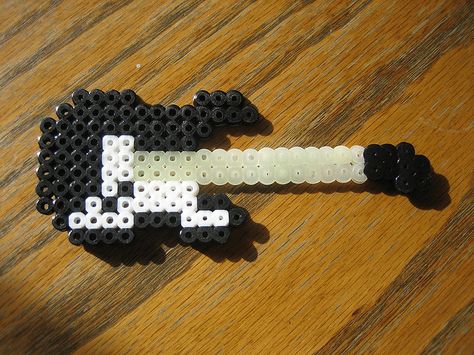 Perler Beads Guitar by Kid's Birthday Parties, via Flickr Fuze Beads Ideas, Melt Beads, Perler Beads Ideas, Melt Beads Patterns, Hamma Beads Ideas, Easy Perler Bead Patterns, Pixel Beads, Pearl Beads Pattern, Perler Ideas