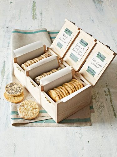 Homemade Food Gifts - Edible Christmas Food Gift Ideas - Country Living Savory Crackers Recipe, Easy Holiday Snacks, Edible Holiday Gifts, Kue Macaroon, Savoury Crackers, Homemade Food Gifts, Christmas Food Gifts, Interesting Recipes, Bakery Packaging