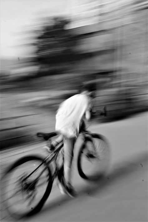 Artsy Interior Design, Motion Blur Photography, Double Exposure Photo, Blur Photography, Motion Photography, Blurry Pictures, Cycling Trips, Blur Photo, Motion Blur