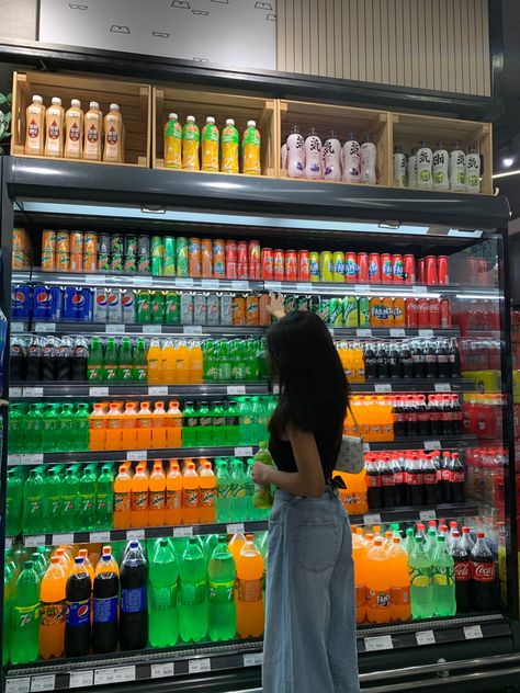 grocery picture Grocery Pictures Ideas, Grocery Pose Ideas, Mall Inspo Pics, Groceries Photoshoot, Mall Photoshoot Ideas, Grocery Photoshoot, Mall Pics, Grocery Shopping Aesthetic, Filter Editing