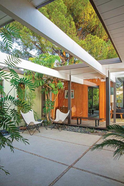 Mid Century Courtyard, Eichler Atrium, Mid Modern House, Atrium Design, Mid Century Modern Exterior, California Architecture, Mid Century Exterior, Eichler Homes, Sun Loungers