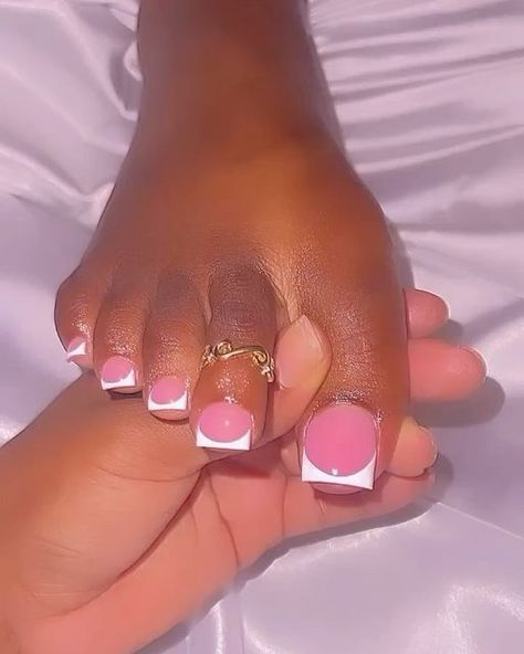 French Tip Nails Toes Simple, Gel Pedicure French Tip Toes, French Pedicure With Pink Base, Toe Nail Colors French Tip, French Pink Pedicure, French Tio Pedi, Pink And White Pedicure Toenails, Pink Acrylic Toes French Tip, Pink White French Tip Toes