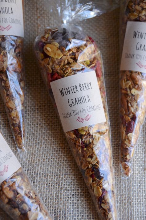 Berry Granola, Joululahjat Diy, Gifts Homemade, Favors Ideas, Winter Berry, Dried Berries, Granola Recipes, Savory Recipes, Homemade Christmas Gifts