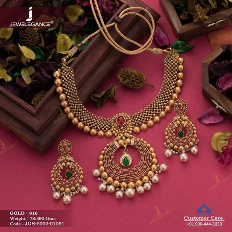 Jewellery Flatlay, Jadtar Necklace Set, Jewellery Creative, Antique Necklace Gold, 22 Carat Gold Jewellery, Jewellery Photography, Antique Necklaces Design, Jewelry Photography Styling, Gold Jewellry