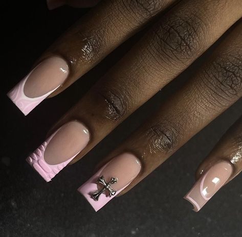 Pink 3d Croc Nails, Pink Alligator French Tip Nails, Birthday Nails Design Ideas, Best Acrylic Nails Pink, Pink Cross Nails, Photoshoot Nails, Cross Nail Designs, Short Pink Nails, Set Nails