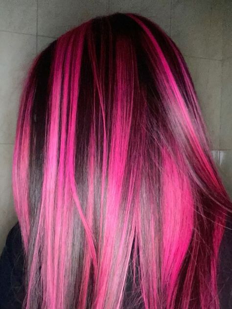 Pink Hair Streaks, Bright Pink Hair, Pink And Black Hair, Skunk Hair, Pink Hair Dye, Hot Pink Hair, Hair Color Streaks, Hair Streaks, Dyed Hair Inspiration