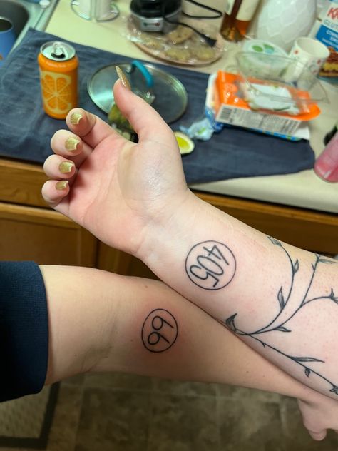 Hunter C Hunter Tattoo, Simple Hunter X Hunter Tattoo, Aot Matching Tattoo, Anime Tattoos For Best Friends, Matching Anime Tattoos For Couples, Anime Inspo Tattoo, Naruto And Sasuke Matching Tattoos, Hunter X Hunter Tattoo Ideas Killua, Killua Inspired Tattoo