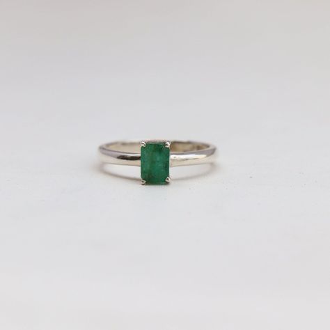 White Gold And Emerald Ring, Emerald Silver Jewelry, Silver And Green Ring, Emerald And Silver Ring, Silver Ring Green Stone, Emerald Engagement Ring Green Silver, Silver Green Ring, Green Silver Ring, Green And Silver Ring