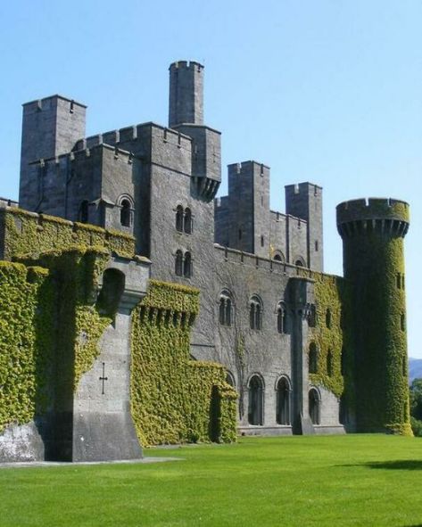 Old Castle Aesthetic Exterior, Welsh Architecture, Penrhyn Castle, Welsh Castles, Norman Castle, Hohenzollern Castle, Old Castle, Chateau Medieval, Castle Mansion