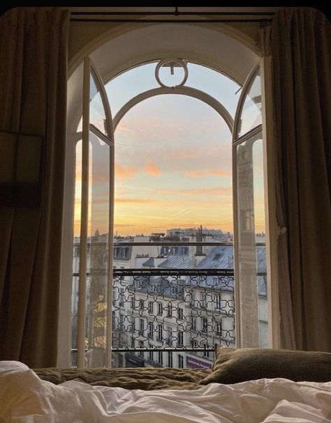 l'art imite la réalité on Twitter: "Window views from around the world… " Paris Dream, Paris Vibes, Fotografi Vintage, Paris Aesthetic, Images Esthétiques, Foto Vintage, Beige Aesthetic, Brown Aesthetic, City Aesthetic