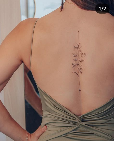 Flower Tattoo On Back Of Neck, Flower Tattoos Spine, Spine Flower Tattoo, Flower Tattoo Spine, Delicate Spine Tattoo, Tattoo Espalda, Spine Tats, Floral Back Tattoos, Flower Spine Tattoos