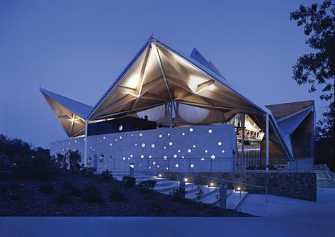 Bengt Sjostrom Starlight Theatre / Studio Gang Rock Valley, Theater Architecture, Theatre Design, Sustainable Architecture, Structural Engineering, Design Museum, Contemporary Architecture, Design Awards, Landscape Design