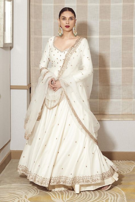 Chikan Anarkali Suits, Necklines For Anarkali, White Dress For Women Indian, White Suits Designs For Women, Elegant Indian Outfits Anarkali, Durga Puja Dress Ideas, Off White Anarkali Dress, Anaar Kali Dress, White Anarkali Dress With Red Dupatta