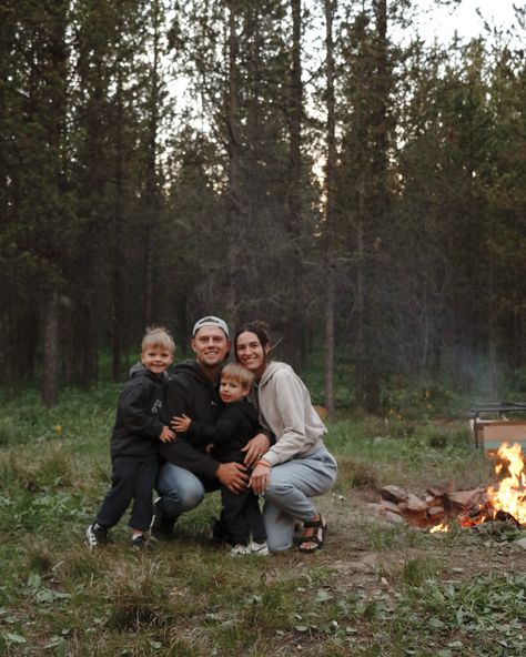 Family Camping Aesthetic, Perfect Family Aesthetic, Family Of 4 Aesthetic, Family Life Aesthetic, Granola Family, Family Vacation Aesthetic, Family Time Aesthetic, Father Aesthetic, Friends With Kids