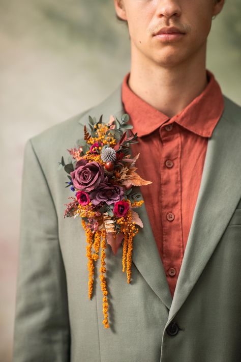 Autumn rustic pocket boutonniere - big brooch design in woodland style The flower pocket boutonniere is made of artificial, preserved material and other arranging material.  When stored in dry and dark place, our products last 10-15 years. We can also make you other matching accessories. Please message me for more information. :) Photo: Michaela durisova photography Model: stalker agency ---------------------------------------------------------------- SHIPPING INFO FOR EU ORDERS: Standard shippi Floral Lapel Groom, Australian Native Boutonniere, Boutannaires Wedding, Groom Pocket Flowers, Whimsical Boutonniere, Large Boutonniere, Homecoming Corsage And Boutonniere, Spring Boutonniere, Lapel Boutonniere