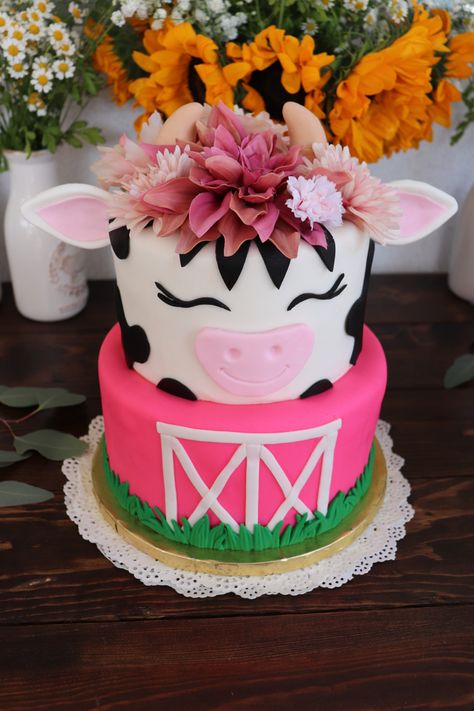 Cow Birthday Cake, Cow Print Birthday, Cow Birthday Party, Birthday Party Inspiration, Cow Birthday Parties, Cow Cakes, 2nd Birthday Party For Girl, Barnyard Birthday Party, Cow Baby Showers