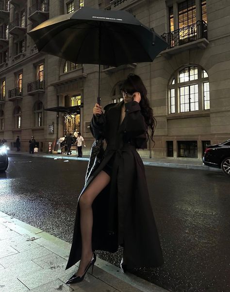 Dark Feminine Aesthetic, Dark Feminine, Classy Aesthetic, Feminine Aesthetic, Old Money Aesthetic, Rainy Day Outfit, Feminine Outfit, Feminine Energy, Looks Style