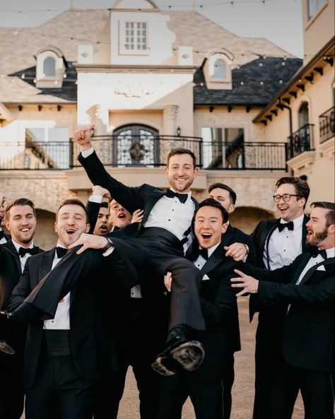 Wedding With Bridesmaids And Groomsmen, Groomsmen Photo Ideas Funny, Grooman Photos, Game Day Groomsmen Pictures, Bridesmaid Groomsmen Photos, Groomsmen Game Day Pics, Game Day Wedding Pictures Groomsmen, Groomsmen Aesthetic, Groomsman Pictures