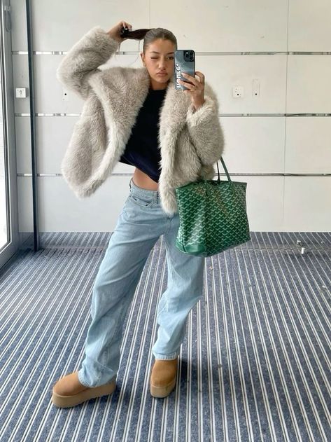 Ugg Outfit Inspiration, Ugg Coat Outfit, Winter Outfits With Fur Coat, Platform Uggs Outfit Winter, January 2024 Fashion, Zara Fur Coat Outfit, Outfits With Fur Coat, Fur Jacket Outfit Aesthetic, Winter Outfits Fur Coat