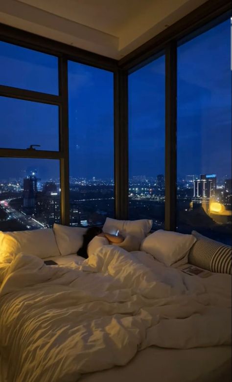 Apartamento New York, Penthouse Bedroom, New York Bedroom, City View Apartment, Apartment View, Dream Apartment Decor, Future Apartment Decor, Home Decor Ideas Living Room, Apartment Aesthetic