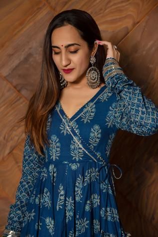 Shop for Pomcha Jaipur Blue Cotton Floral Hand Block Print Angarkha Set for Women Online at Aza Fashions Angrakha Back Neck Design, Cotton Angrakha Anarkali, Kurti Front Neck Designs Latest Fashion, Ikkat Anarkali Kurta Designs, Anarkali Dress Pattern Cotton, Panel Cut Anarkali Designs, Cotton Angrakha Suits, Cotton Anarkali Dress Pattern, Angrakha Style Kurti Cotton