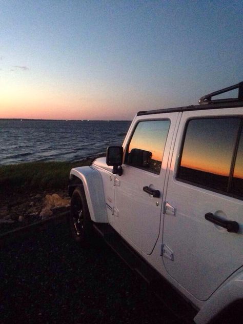 White jeep wrangler beach White Jeep Wrangler, Auto Jeep, Beach Jeep, White Jeep, Cars Mercedes, Wrangler Jeep, Dream Cars Jeep, Wrangler Rubicon, Car Goals