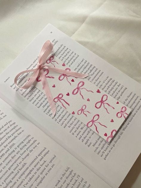 Binding A Book Diy, Diy Bow Bookmark, Paint Swatch Bookmark, Crafts To Do With Sticky Notes, Corner Bookmarks Paper, Bookmark Ideas Simple, Cute Bookmark Ideas, Bow Bookmark, Book Mark Ideas