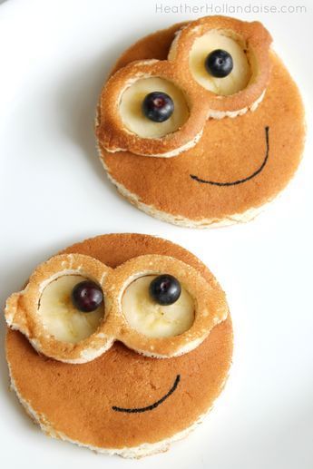 Our FunBites Minion cutter has been getting quite a bit of use around here! In fact, it hasn’t made it a day without being used. Lyla literally woke up this morning asking if we can make breakfast with her goggles. These cute little Minion pancakes are by far her favorite creation. She gobbled them all up! #livebrazenlybeautiful Minion Pancakes, Banana Minion, Easy Breakfast Smoothies, Kids Food Ideas, Minion Banana, Foods For Kids, Pancakes Breakfast, Kids Breakfast, Food Art For Kids