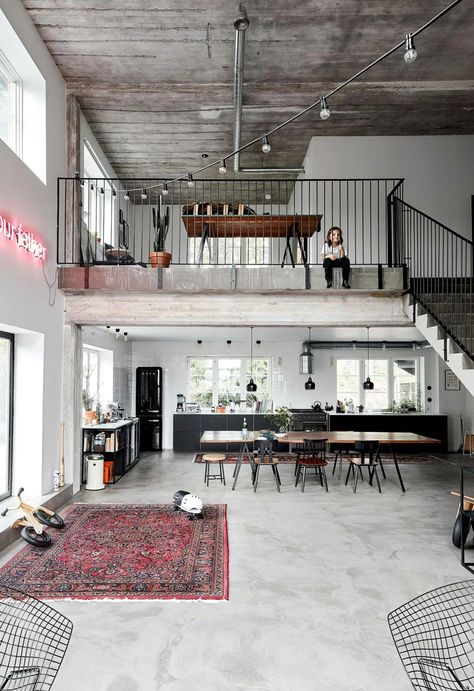 A ski factory's industrial chic loft home conversion Industrial Design Garage, Loft With Glass Wall, Loft Designs For Small Spaces, White Industrial Interior, Industrial Bungalow House, Industrial Loft Apartment Warehouse Living, Minimalist Loft Apartment, Loft House Interior, Nyc Loft Apartment