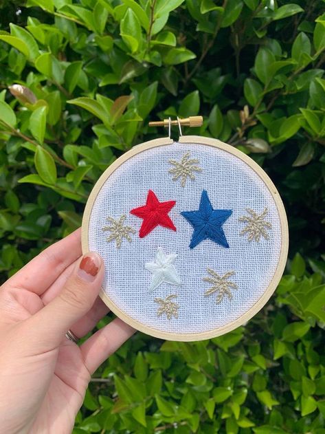 Patriotic Hand Embroidery Patterns, Fourth Of July Sewing Projects, Fourth Of July Embroidery Designs, Fourth Of July Embroidery, 4th Of July Embroidery Designs, Firework Quilt, Anerican Flag, Embroider Jeans, 4th Of July Embroidery