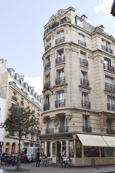 Boulangerie Bo, Paris – typical parisian buildings are so pretty! Ile De France, Parisian Buildings Architecture, Classic French Architecture, European Buildings Architecture, Paris Buildings Architecture, Aesthetic Buildings Vintage, Vintage Buildings Aesthetic, Paris Buildings Aesthetic, Parisian Buildings