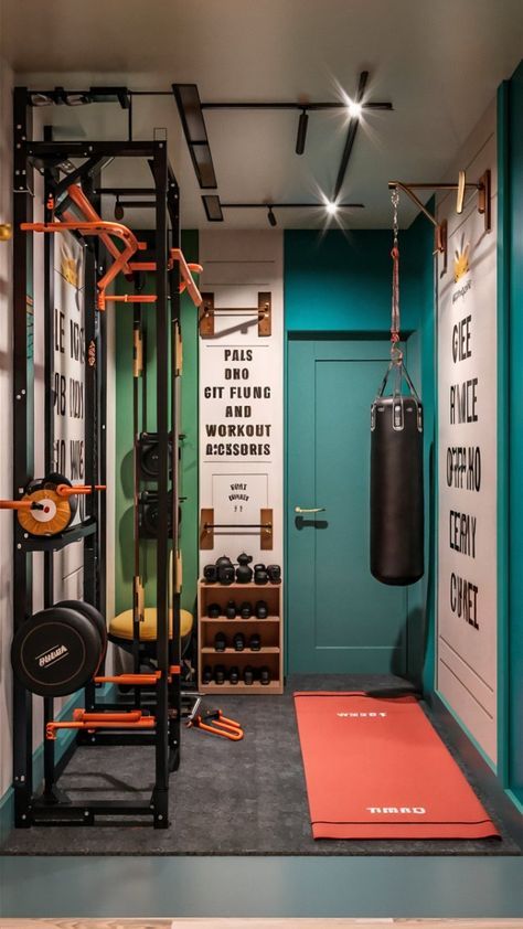 Workout In Garage, Small House Gym, Tiny Home Gym Small Spaces, One Car Garage Gym, Small Gym Design, Small Gym Room Ideas, Stylish Home Gym, Small Workout Room, Gym Corner