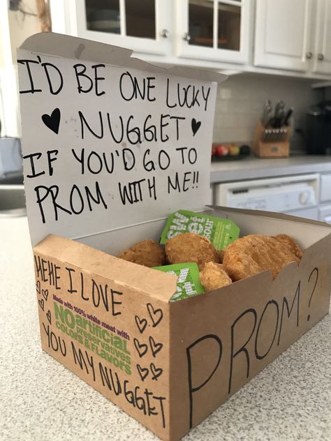 Cute Promposal Ideas, Promposal Ideas For Him, Cute Promposal, Best Prom Proposals, Sadie Hawkins Proposals, Girl Ask Guy, Creative Prom Proposal Ideas, Sadies Proposal, Homecoming Poster Ideas