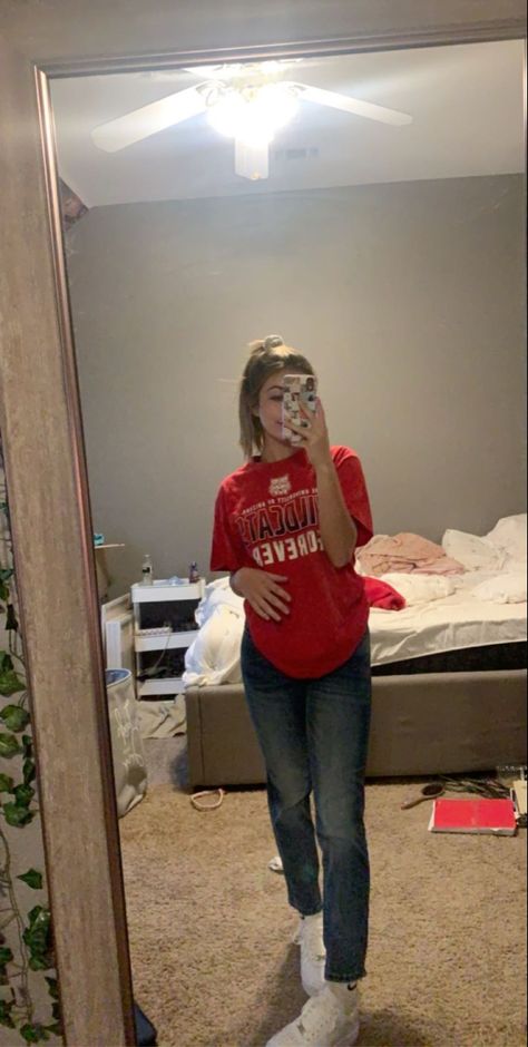 outfits. red shirt outfits. mom jeans. oversized tshirt. blue jeans. mirror pic. photo. outfit of the day. Red Oversized Tshirt Outfit, Red Tshirt Blue Jeans Outfit Women, Red Crew Neck Shirt, Cute Style, Red Relaxed Fit T-shirt For College, Red Crewneck Outfit Aesthetic, Target Work Outfit, Red Shirt Outfits, Blue Jean Outfits, Red Tshirt