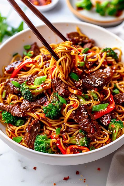 Noodles Dinner Recipes, The Woks Of Life Recipes, Thai Beef And Noodles, Sticky Noodles Asian, Quick Gourmet Dinner, Food Ideas For Dinner Recipes, Delicious Cheap Meals, Pork Food Ideas, Easy Asian Inspired Recipes