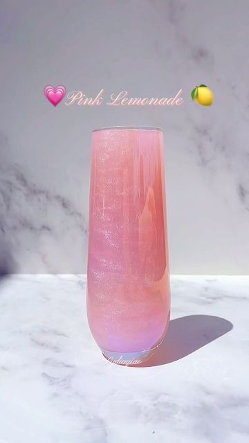 Bratz Inspired Drinks, Shimmery Drinks Non Alcoholic, Cute Drinks For Party, Pink Lemonade With Glitter, Sparkly Pink Lemonade, Glitter Pink Lemonade, Pink Glitter Drink Non Alcoholic, Pink Glitter Punch, Sparkly Pink Cocktails