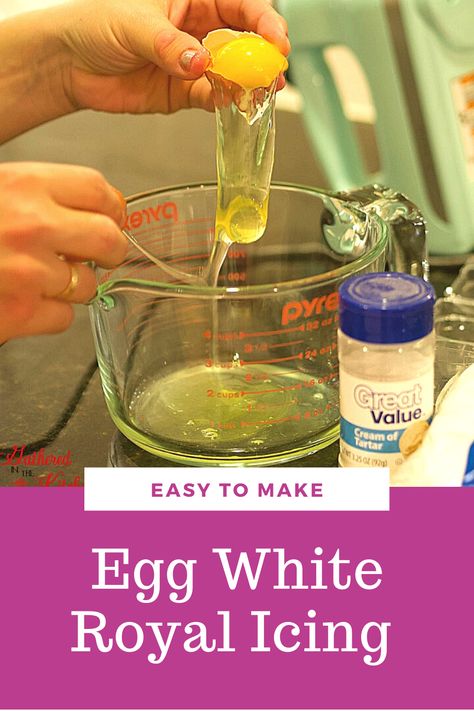 White Royal Icing Recipe, Egg White Royal Icing, Royal Icing Egg Whites, Royal Icing For Sugar Cookies, Easy Sugar Cookie Frosting, Icing For Sugar Cookies, Cookie Icing That Hardens, Homemade Royal Icing, Decorating Icing Recipe