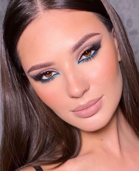 Blue Eye Makeup Looks, Blue Makeup Ideas, Blue Make Up, Make Up Blue, Blue Eyeliner Makeup, Maquillage Yeux Cut Crease, Makeup Ojos, Blue Makeup Looks, Wedding Eye Makeup