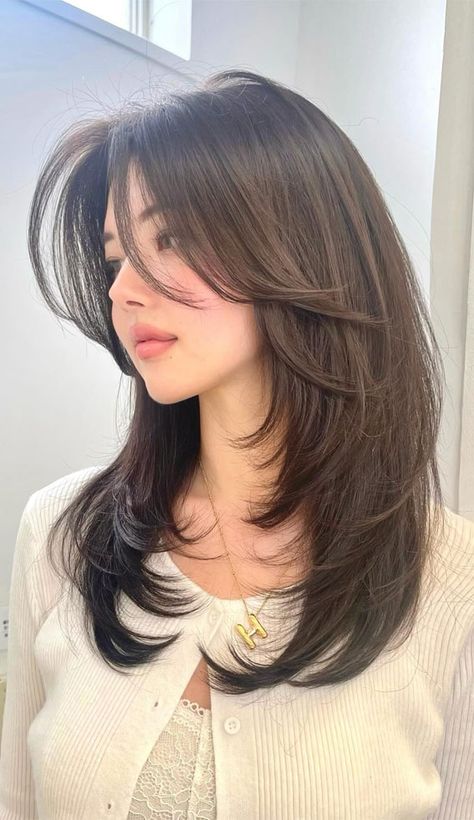 Slightly Layered Hair Shoulder Length, Long Layered Haircuts For Short Hair, Layer Haircut For Medium Hair With Bangs, Haïr Cut For Women Long Hair, Later Haircut Medium, Layers Cut For Short Hair, Best Haircut For Medium Hair, Bob Cut Long Hair, Layers Haircut Medium Length