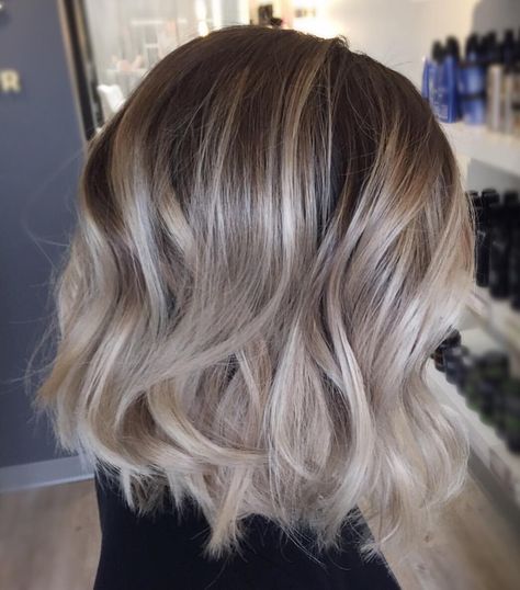 Who wants a #Blonde #Bob #Balayage 💛 Cut+Color+Styl Blonde Bob Balayage, Bob Balayage, Balayage Hair Blonde Short, Ash Brown Hair Color, Balayage Bob, Ash Blonde Balayage, Brunette Balayage Hair, Balayage Hair Blonde, Short Hair Balayage