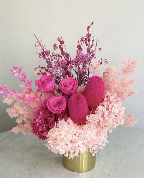 Pink And Orange Dried Flowers, Japanese Dried Flower Arrangement, Pink And White Dried Flower Arrangements, Pink Dried Flower Arrangement, Pink Dried Flower Bouquet, Contemporary Dried Flower Arrangements, Ikebana Flower, Spring Flower Arrangements, Flower Box Gift