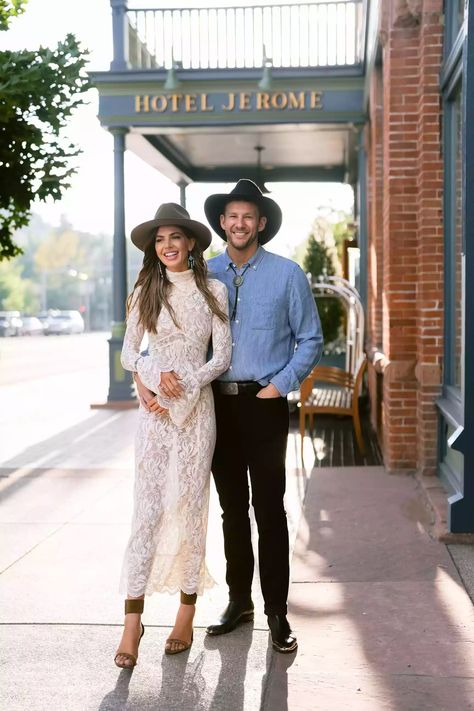 Lakeside Wedding Ceremony, Rehearsal Dinner Attire, Texas Chic, Jewish Wedding Traditions, Dinner Outfit Fall, Rehearsal Dinner Outfits, Jackson Hole Wedding, Cowboy Chic, Aspen Wedding